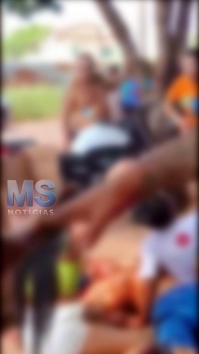 “Acorda Mark Lee”, grita mãe batendo no peito do filho perfurado de tiros