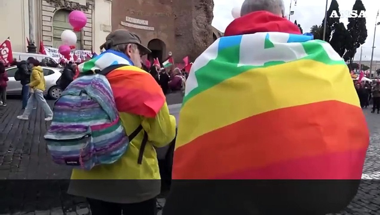 Roma, un'onda di pace ha invaso la Capitale per chiedere la fine delle guerre