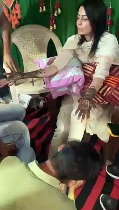 लेड़ी डॉन अनुराधा ने हाथों में बनवाई काला जठेड़ी की फोटो
