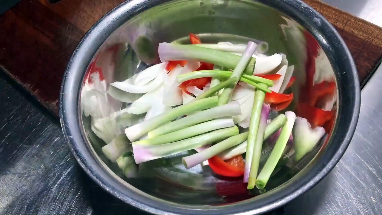 #Món Nhậu - Chân Gà Chiên Nước Mắm/ Vietnamese Food - Fried Chicken Leg with Fish Sauce