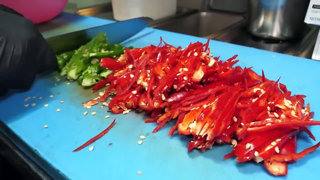 장관상 받은 치킨_ 닭강정 달인이 만드는 마늘닭강정, 바삭한 옛날통닭 만들기 korean fried chicken making master - korean street food(720p)