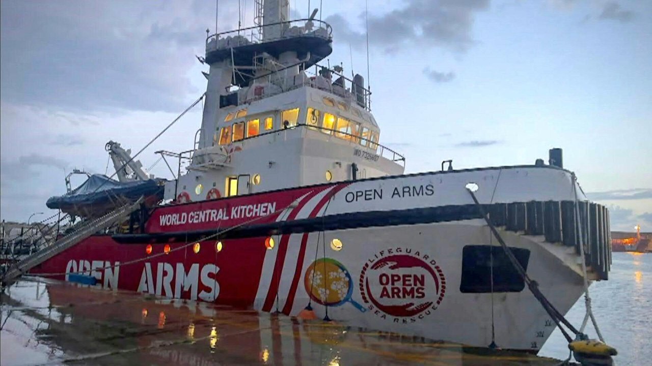 Erstes Schiff mit Hilfslieferungen für Gaza verlässt Zypern