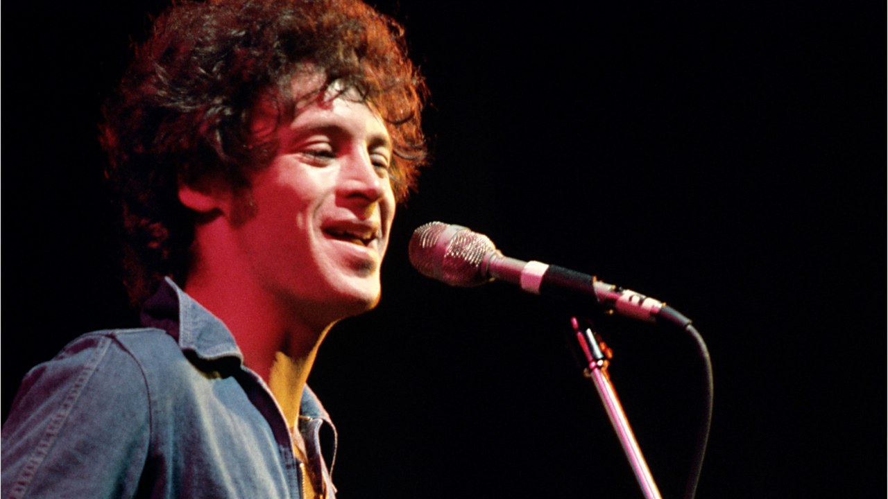 VOICI - Mort d’Eric Carmen : le chanteur du tube "All by myself", repris par Céline Dion, s’est éteint à 74 ans