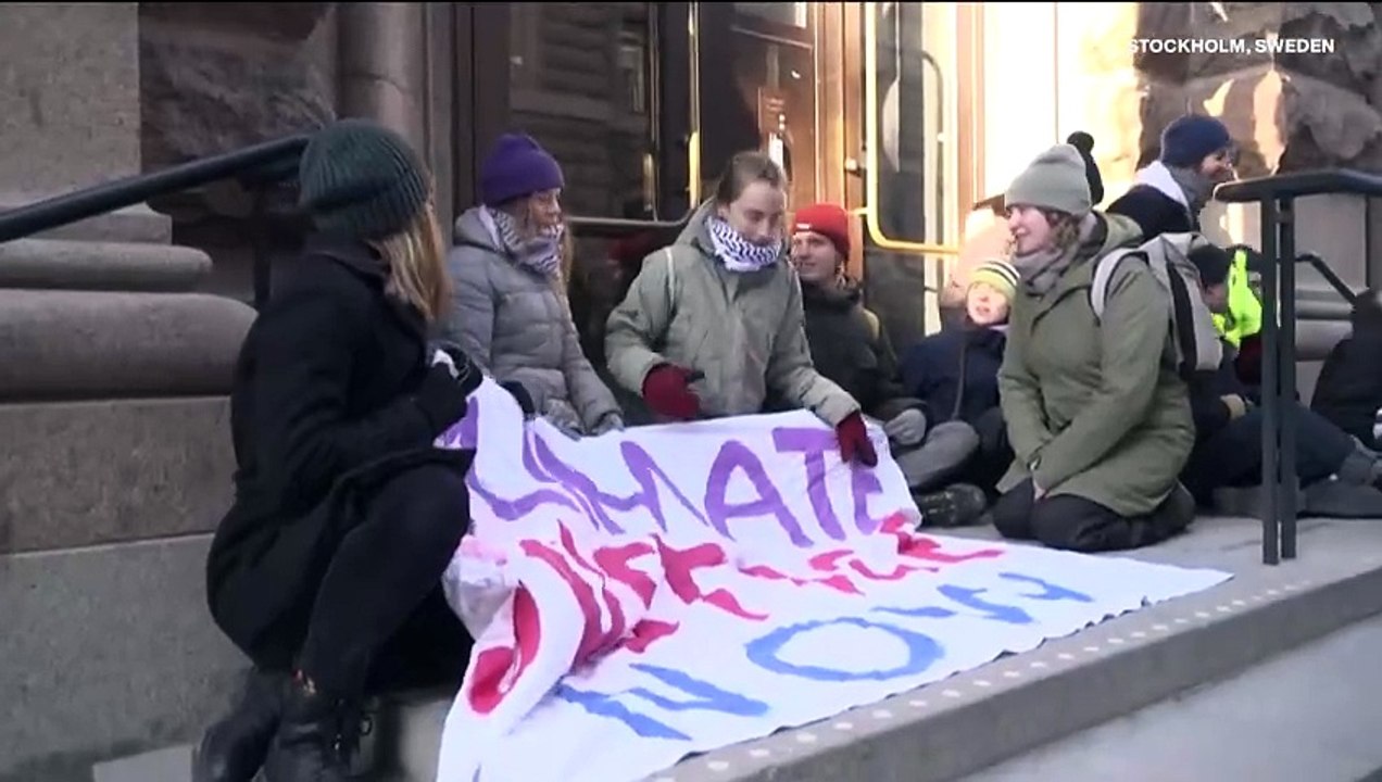 Greta Thunberg, other climate activists block Swedish parliament entrances
