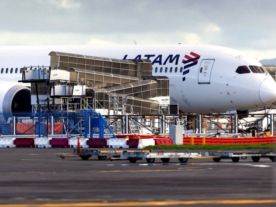 Linienflugzeug gleitet ab: "Den Leuten lief Blut aus dem Gesicht"