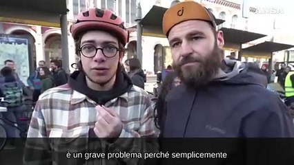Torino, ciclisti in strada per dire "stop al nuovo codice della strage"