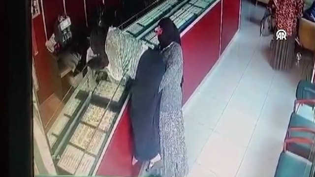 Kuyumcudan hırsızlık güvenlik kamerasında