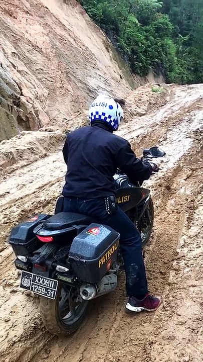 Motor masuk lumpur