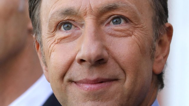 GALA VIDEO - Stéphane Bern honoré : une famille royale lui décerne une prestigieuse récompense