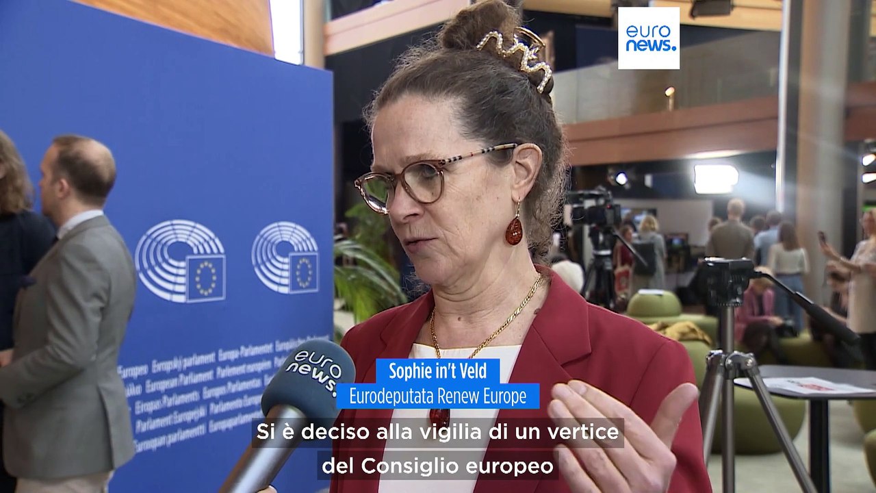 Gli eurodeputati faranno causa alla Commissione per i dieci miliardi di euro all'Ungheria