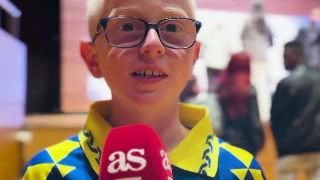 La historia de Álvaro y Kirian: fan y referente de Las Palmas