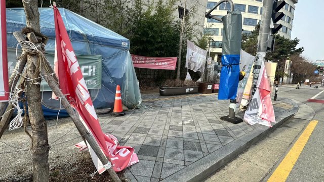 '신공항 백지화 요구' 현수막 수십 장 훼손...경찰 수사 / YTN