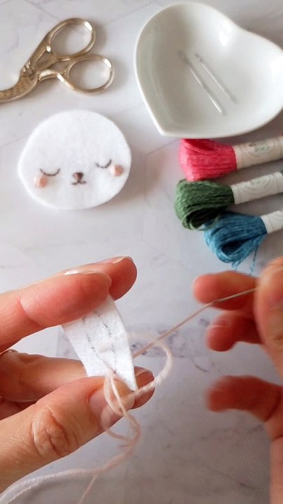 Tutoriel de broderie, lapin en feutrine, diy chouchou lapine
