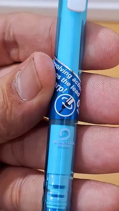 Uniball Kuru Toga M5-450T Auto-Rotating Lead Mechanism Shorts 1