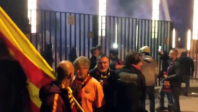 Boixos Nois se enfrentan a los Mossos en la previa del Barça-Nápoles / CULEMANÍA