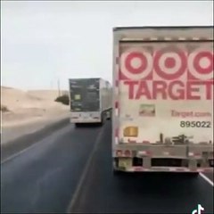 El conductor de un tráiler casi ocasiona un accidente