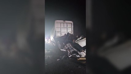 중부내륙도로 달리던 화물차끼리 추돌...1명 심정지 / YTN