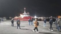 Sbarcati a Catania i 52 migranti della nave Life Support di Emergency