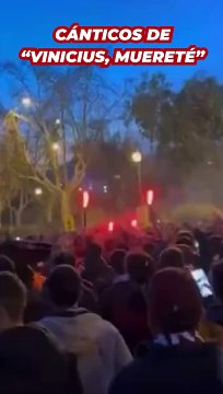 DENIGRANTES cánticos a VINICIUS en la previa del BARÇA vs NAPOLI
