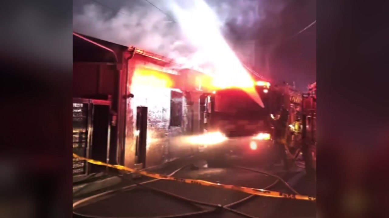 충남 보령 단독 주택서 불...다친 사람 없어 / YTN