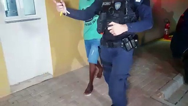 Churrasco cancelado! Homem é preso após furtar peça de carne em supermercado no Centro