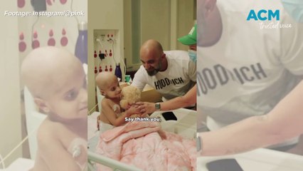 Pink and daughter Willow visit Royal Children's Hospital