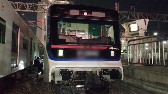 한밤중 지하철 1호선 열차 화재 잇달아...승객 대피 / YTN