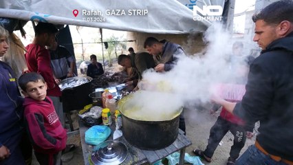 يجتمع الفلسطينيون في غزة حول مائدة الإفطار من دون الأحباء وبين أنقاض المنازل