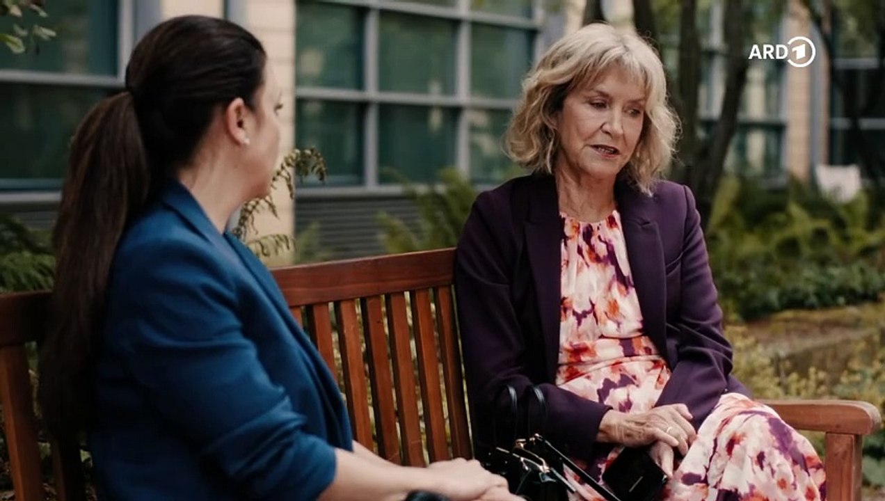 In aller Freundschaft: Alleingänge | Folge 1047