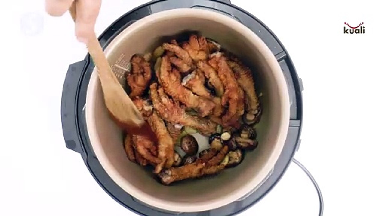 Mushroom Chicken Feet Noodles