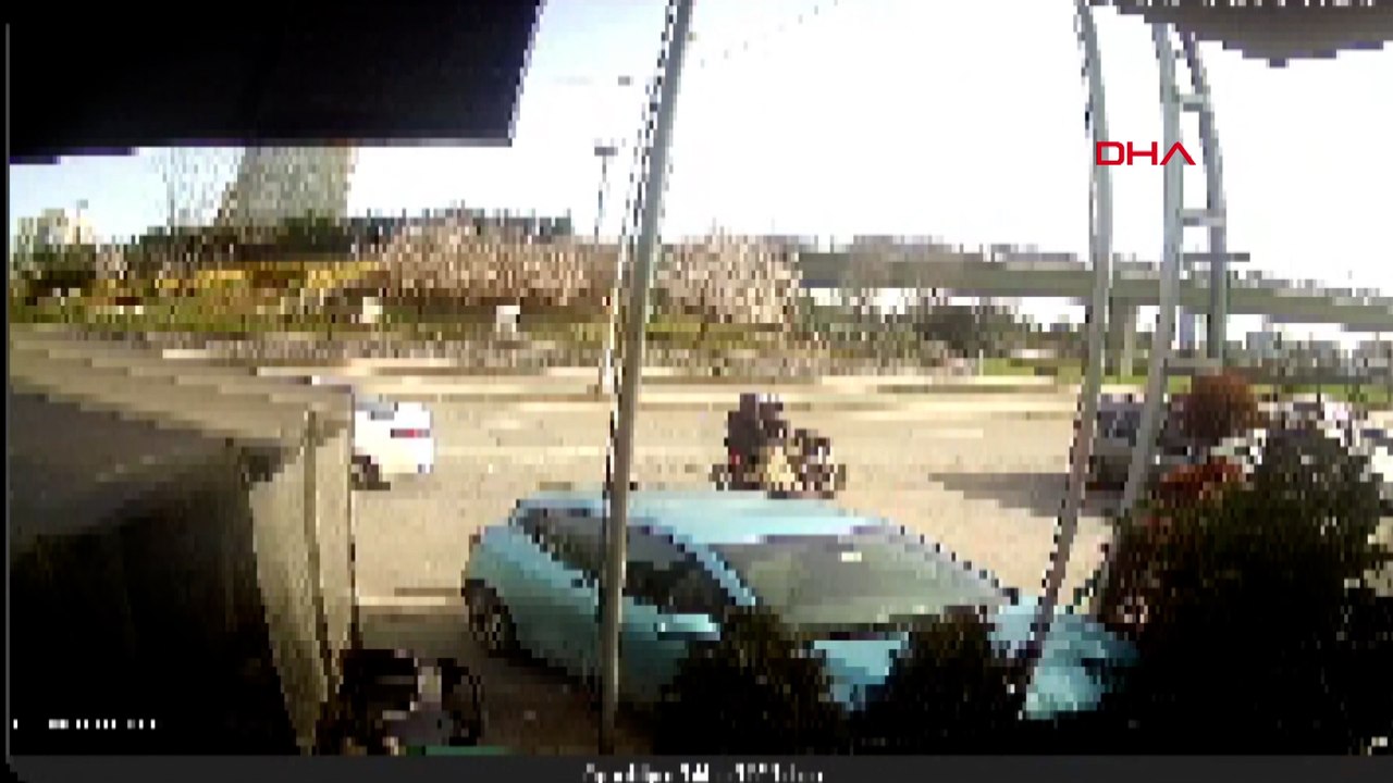 Ataşehir'de motosikletli iki şüpheli iş yerine ateş açtı: 2 yaralı