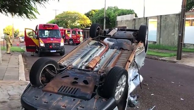 Colisão seguida de capotamento é registrada no Pioneiros Catarinenses; quatro ficam feridos