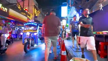 The first Saturday night in March., a walk around the busy Nana Plaza.