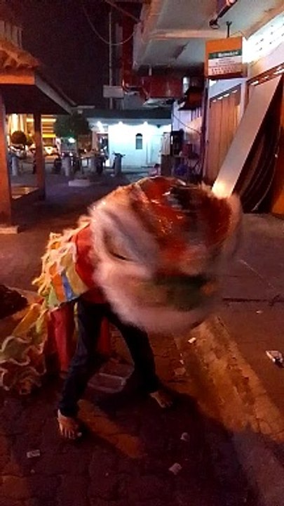 Tanpa iringan muzik, kanak-kanak ini mencuba Tarian Singa