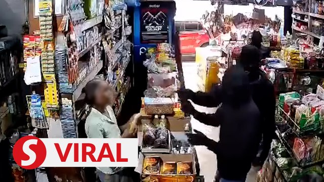 Cops hunting machete-wielding masked men who robbed family of RM1,000