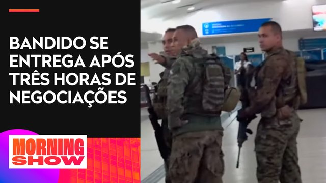 Sequestrador é preso após manter 16 reféns em ônibus no RJ