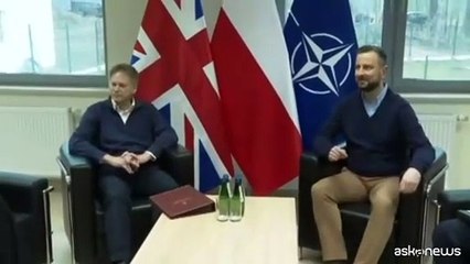 Il ministro della Difesa britannico e l'omologo polacco in visita alle truppe Nato