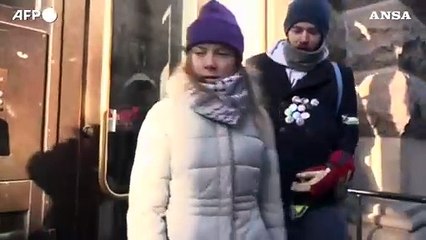 Greta Thunberg blocca l'ingresso del Parlamento svedese