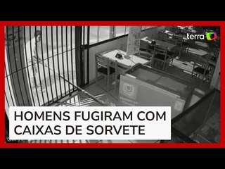 Dupla usa ferramenta improvisada para puxar freezer e furtar sorvetes em Campinas (SP)