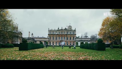 Bande-annonce The Gentlemen. / C'est la scène de série la plus cringe de l'année sur Netflix et elle a été... totalement improvisée