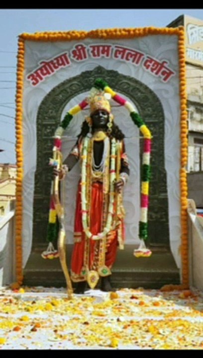 भजनों पर नाचते- गाते श्रद्धालु खाटूधाम के लिए हुए रवाना