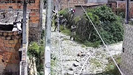 Policiais caçam suspeitos em Feira de Santana após morte de cabo; assista