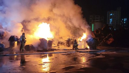 경남 사천시 신항만 야적장에 불...인명피해 없어 / YTN