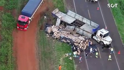 Homem de 39 anos morre em colisão frontal entre carro e caminhão na BR-277 em Céu Azul