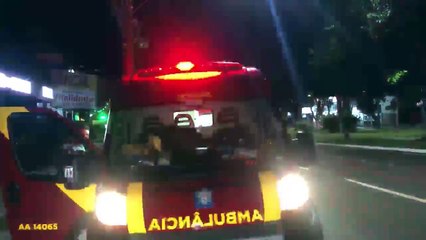 Ao fazer xixi na Avenida Brasil, homem cai e machuca o ombro