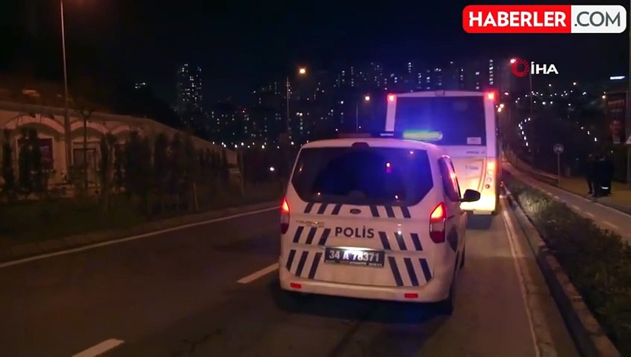 İstanbul Başakşehir'de İETT Şoförüne Yol Verme Tartışması Sonucu Bıçaklı Saldırı Kamerada