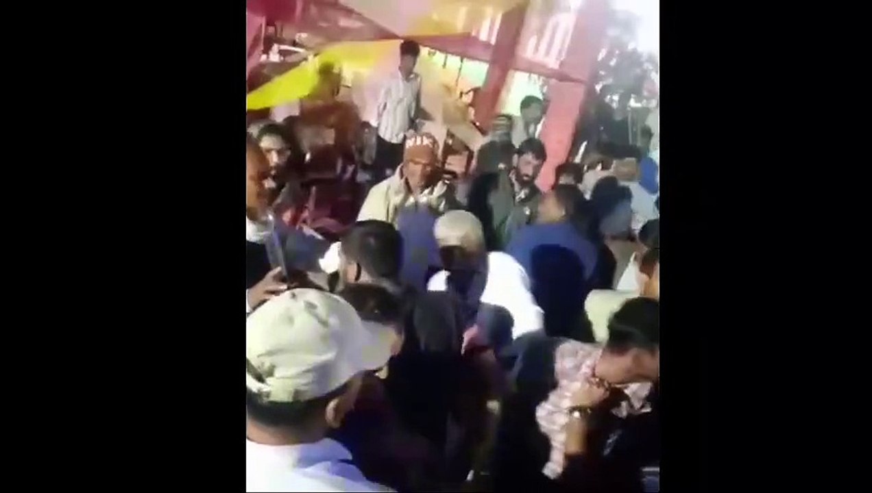 शादी में दुल्हन का अपहरण करने आए बदमाशों को ग्रामीणों ने बांधकर पीटा, वीडियो वायरल