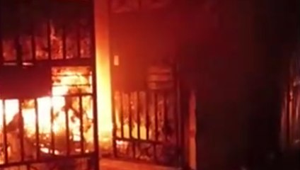 दिल्ली के शास्त्री नगर इलाके में 4 मंजिला मकान में लगी भीषण आग, मौके पहुंचीं 4 दमकलें