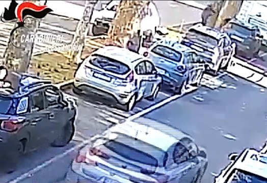 donna salvata da un carabiniere in pensione