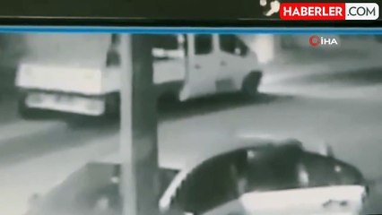 Ateş jeli ile oynayan çocuklar kamyonetin yanmasına neden oldu